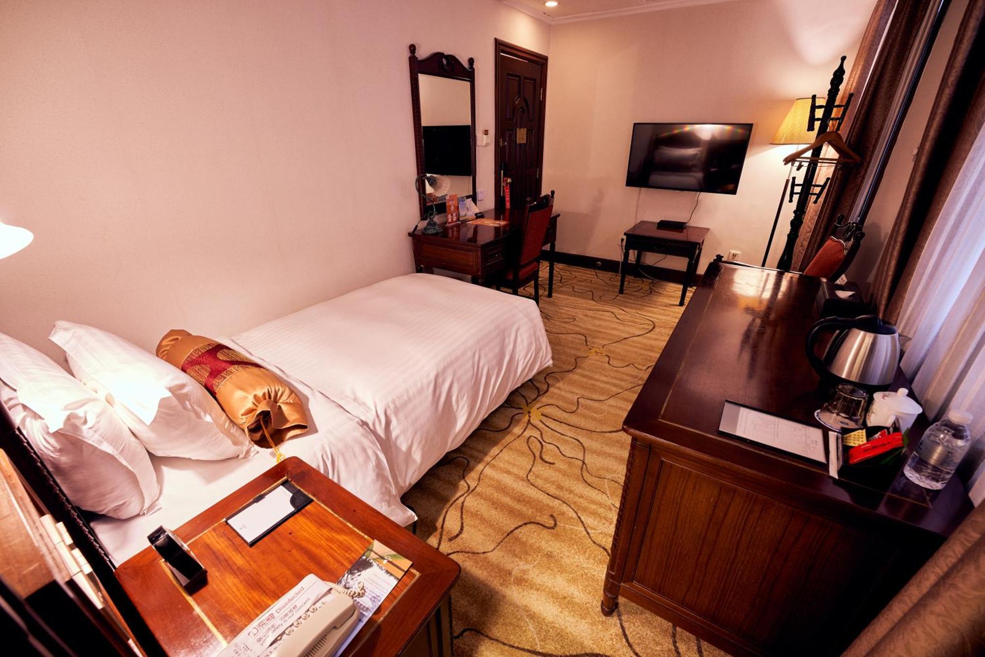 Jin Jiang Pacific Hotel Шанхай Екстериор снимка