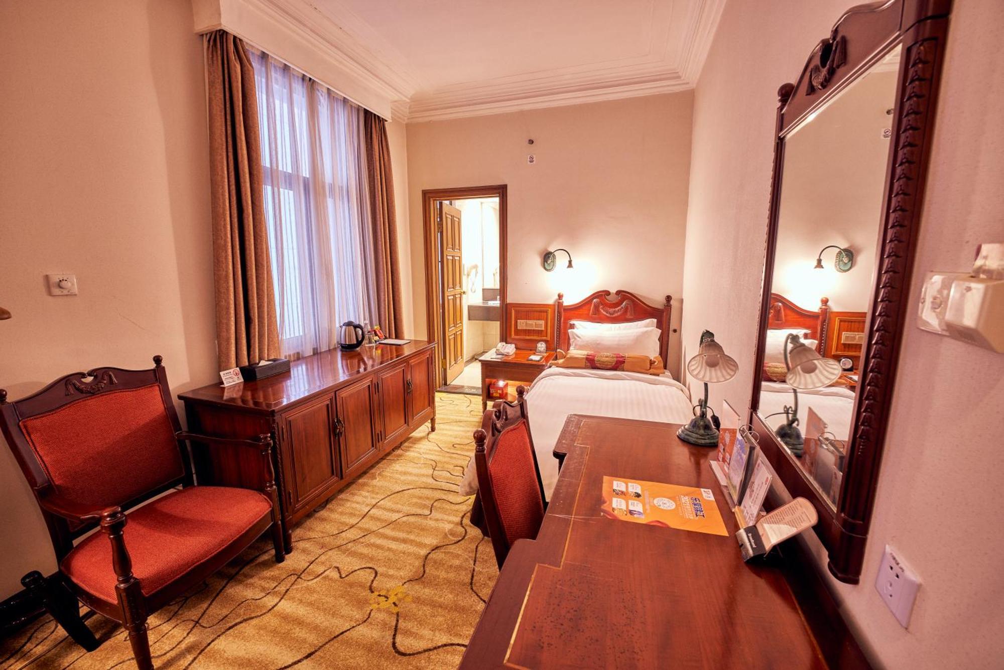 Jin Jiang Pacific Hotel Шанхай Екстериор снимка
