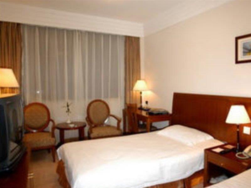 Jin Jiang Pacific Hotel Шанхай Екстериор снимка