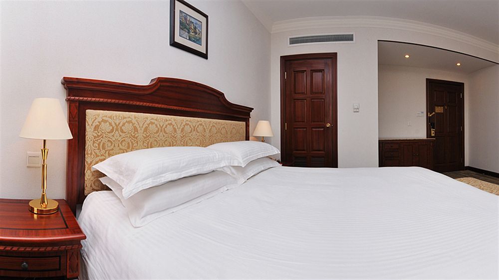 Jin Jiang Pacific Hotel Шанхай Екстериор снимка
